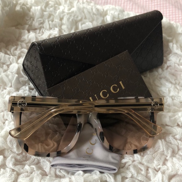 ✨HP✨ Gucci Sunnies - Picture 2 of 6
